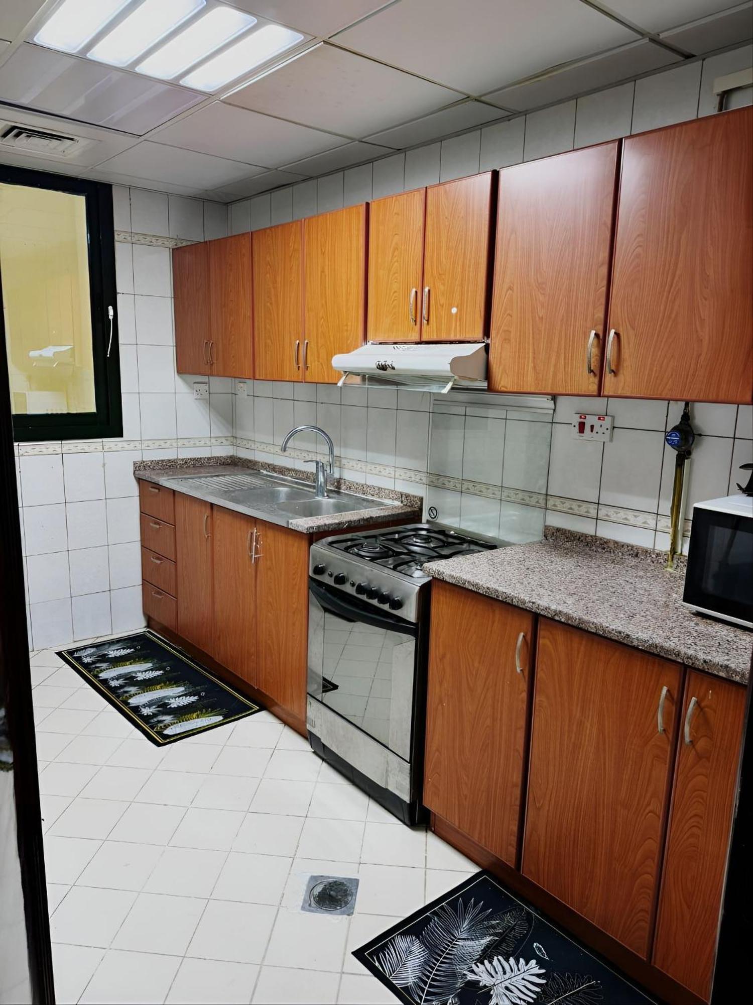 Corniche Street - Stunning Room Hostel *